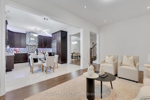 Photo 6 at 61 Ross Vennare Crescent, Kleinburg, Vaughan