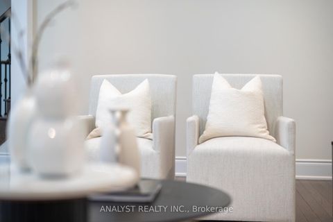 Photo 7 at 61 Ross Vennare Crescent, Kleinburg, Vaughan