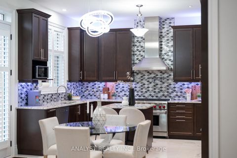 Photo 10 at 61 Ross Vennare Crescent, Kleinburg, Vaughan