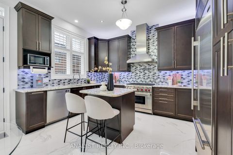 Photo 11 at 61 Ross Vennare Crescent, Kleinburg, Vaughan
