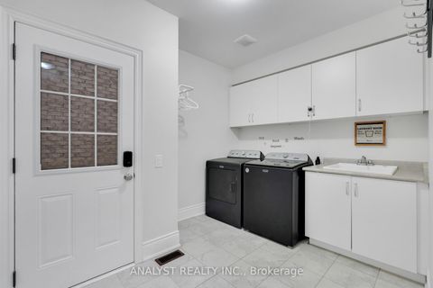 Photo 20 at 61 Ross Vennare Crescent, Kleinburg, Vaughan