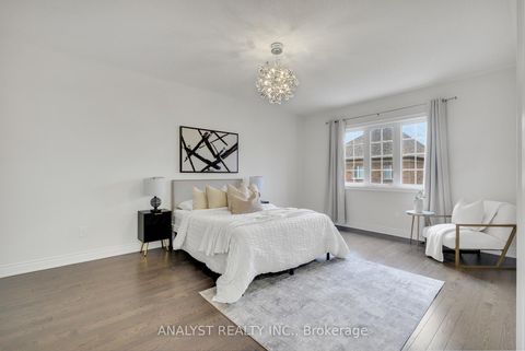 Photo 24 at 61 Ross Vennare Crescent, Kleinburg, Vaughan