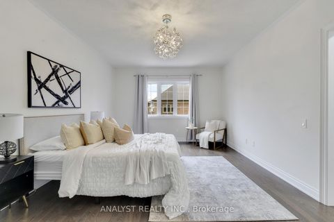 Photo 25 at 61 Ross Vennare Crescent, Kleinburg, Vaughan