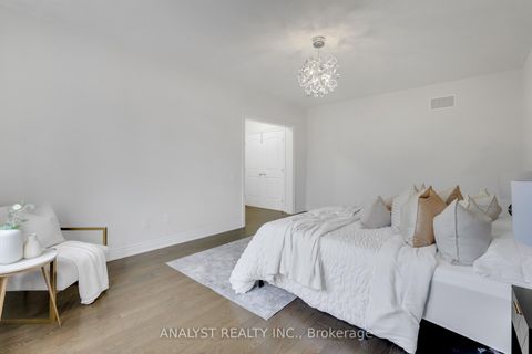 Photo 26 at 61 Ross Vennare Crescent, Kleinburg, Vaughan