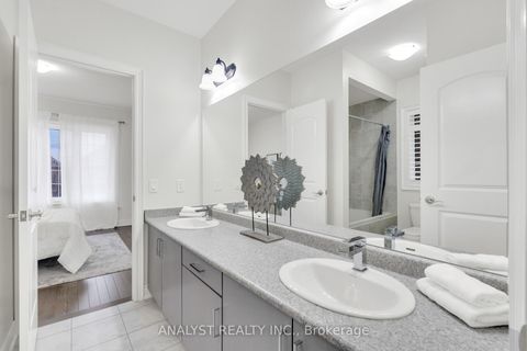 Photo 31 at 61 Ross Vennare Crescent, Kleinburg, Vaughan