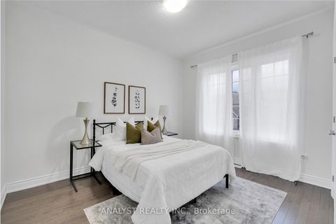 Photo 32 at 61 Ross Vennare Crescent, Kleinburg, Vaughan