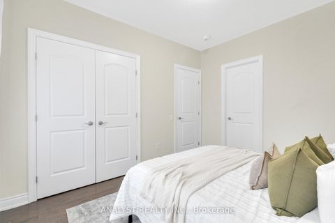 Photo 33 at 61 Ross Vennare Crescent, Kleinburg, Vaughan