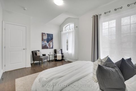 Photo 35 at 61 Ross Vennare Crescent, Kleinburg, Vaughan