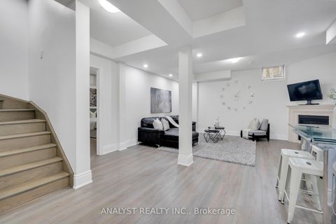 Photo 37 at 61 Ross Vennare Crescent, Kleinburg, Vaughan