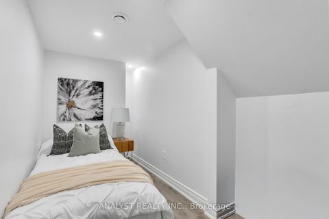 Photo 41 at 61 Ross Vennare Crescent, Kleinburg, Vaughan