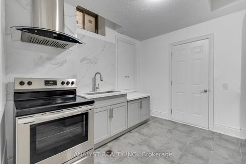 Photo 42 at 61 Ross Vennare Crescent, Kleinburg, Vaughan