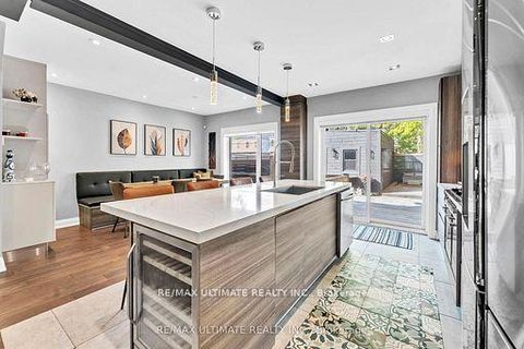 Photo 11 at 10 Oakdene Crescent, Danforth, Toronto