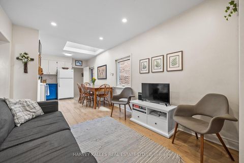 Photo 2 at 231 Bicknell Avenue, Eglinton West, Toronto