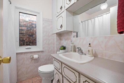 Photo 8 at 231 Bicknell Avenue, Eglinton West, Toronto