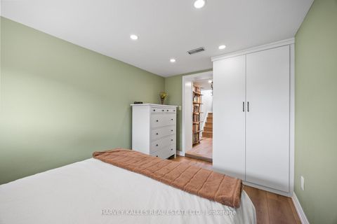 Photo 14 at 231 Bicknell Avenue, Eglinton West, Toronto