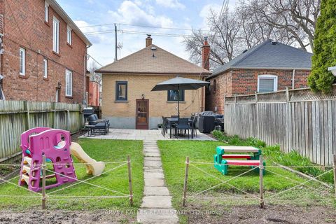 Photo 18 at 231 Bicknell Avenue, Eglinton West, Toronto