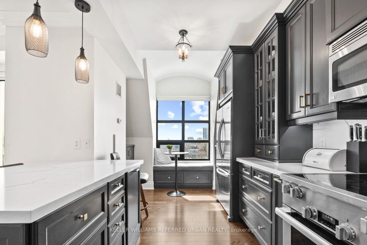 Photo 10 at 708 - 650 Mount Pleasant Road, Mount Pleasant West, Toronto