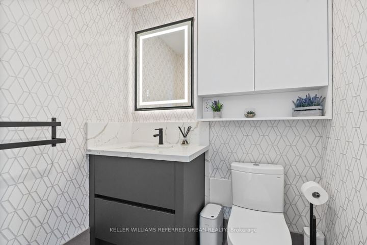 Photo 18 at 708 - 650 Mount Pleasant Road, Mount Pleasant West, Toronto