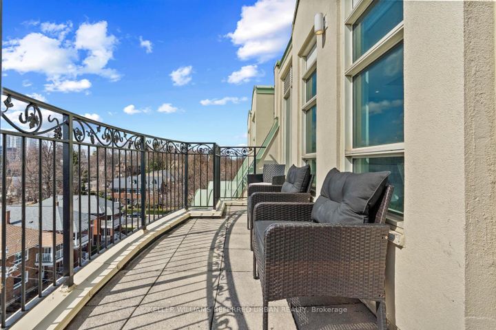 Photo 27 at 708 - 650 Mount Pleasant Road, Mount Pleasant West, Toronto