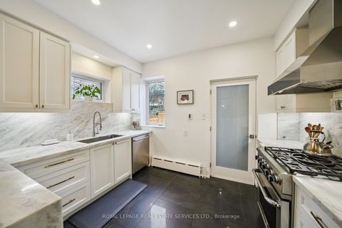 Photo 13 at 29 Parkside Drive, Swansea, Toronto