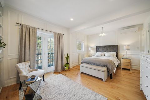 Photo 17 at 29 Parkside Drive, Swansea, Toronto