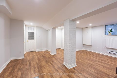 Photo 34 at 29 Parkside Drive, Swansea, Toronto