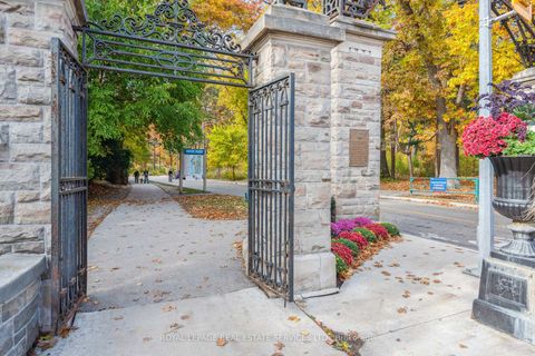 Photo 43 at 29 Parkside Drive, Swansea, Toronto