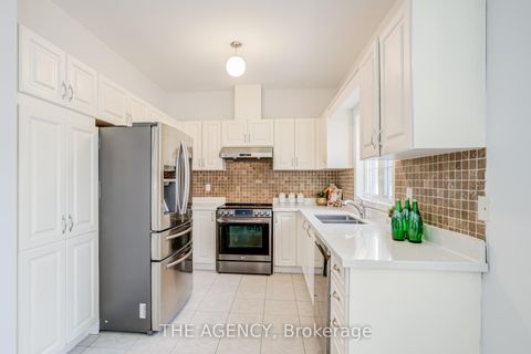 Photo 12 at 6 Levellands Crescent, Langstaff, Richmond Hill