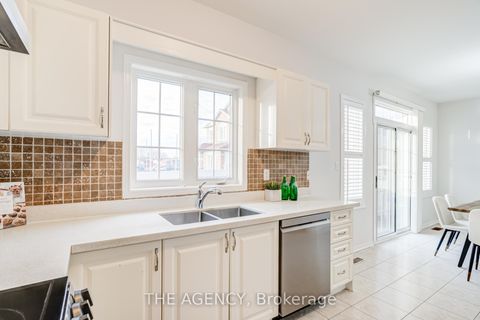 Photo 14 at 6 Levellands Crescent, Langstaff, Richmond Hill