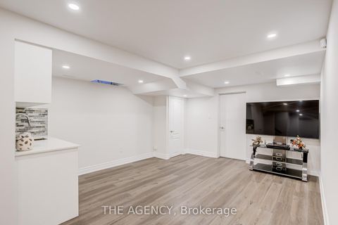 Photo 33 at 6 Levellands Crescent, Langstaff, Richmond Hill