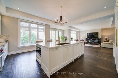 Photo 11 at 212 Sussex Avenue, Harding, Richmond Hill