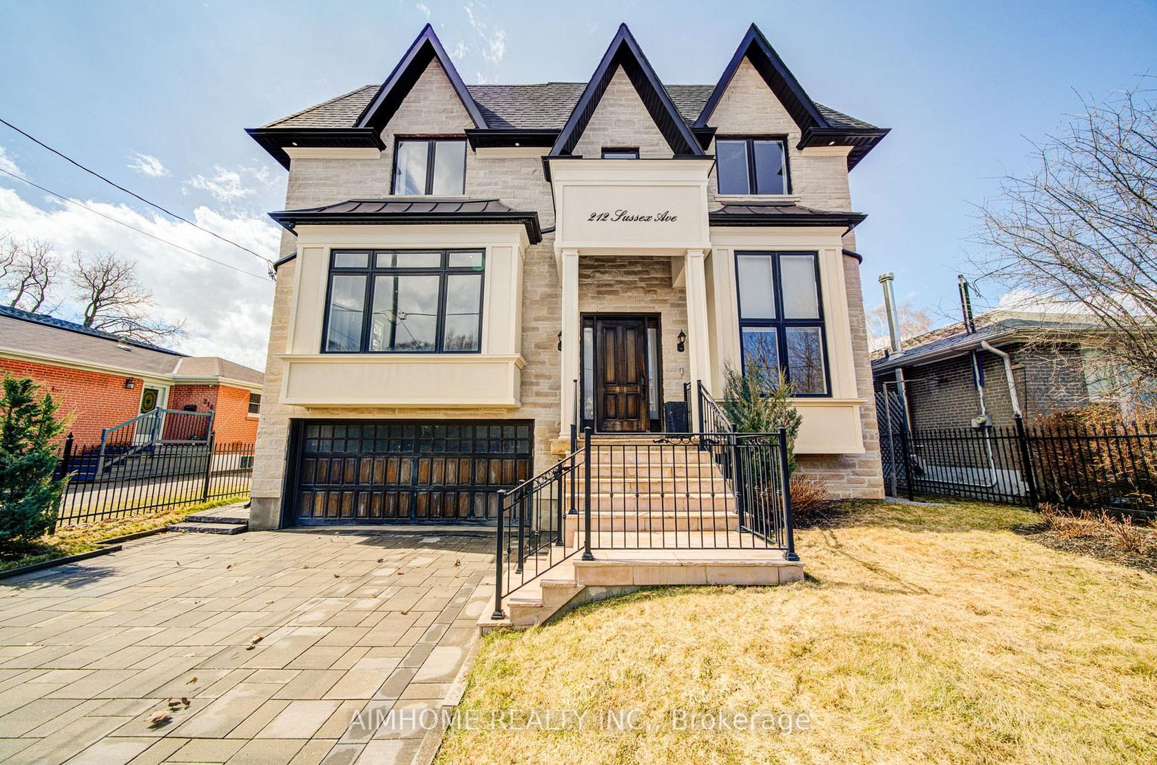 212 Sussex Avenue, Harding, Richmond Hill photo 3