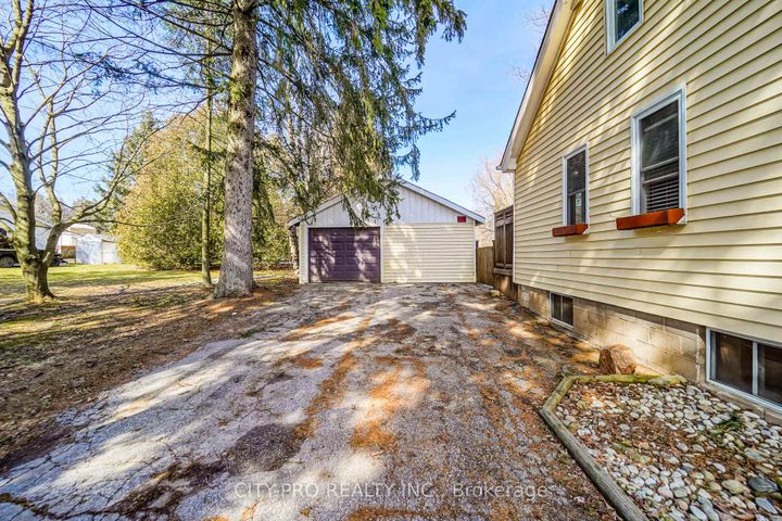 Photo 4 at 443 5th Concession Road W, Rural Flamborough, Hamilton