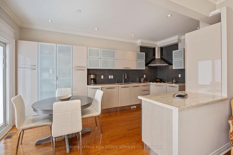 Photo 7 at 140 Kingsbridge Circle, Beverley Glen, Vaughan