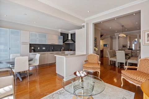 Photo 9 at 140 Kingsbridge Circle, Beverley Glen, Vaughan