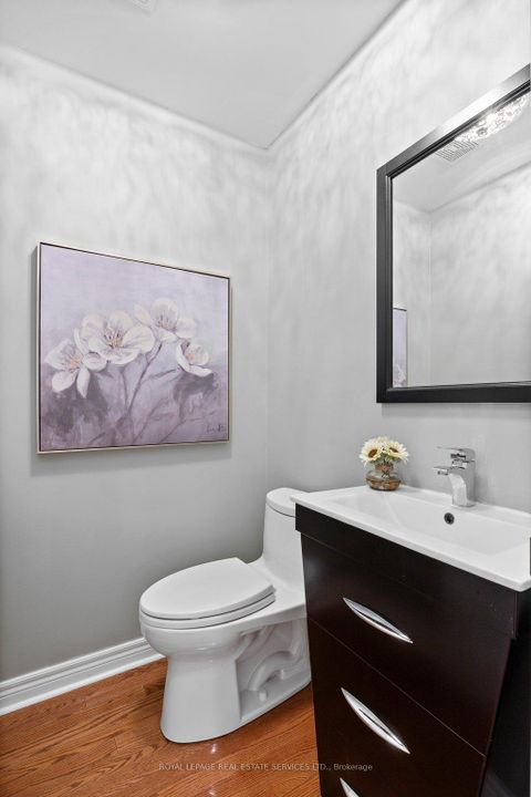 Photo 11 at 140 Kingsbridge Circle, Beverley Glen, Vaughan