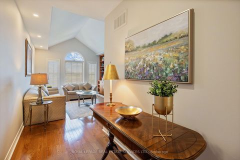 Photo 13 at 140 Kingsbridge Circle, Beverley Glen, Vaughan