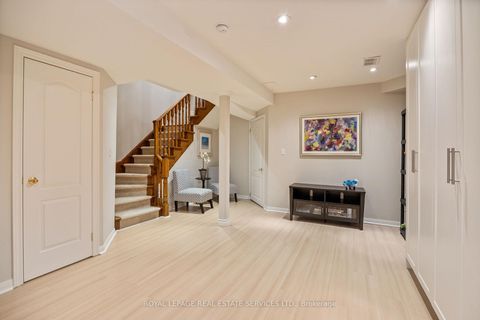 Photo 20 at 140 Kingsbridge Circle, Beverley Glen, Vaughan