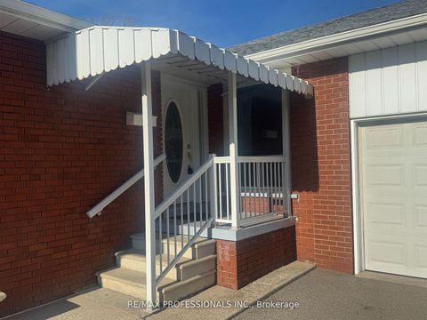 Photo 2 at 7 Pettit Drive, Richview, Toronto