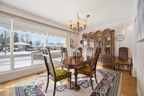 Photo 10 at 7 Pettit Drive, Richview, Toronto