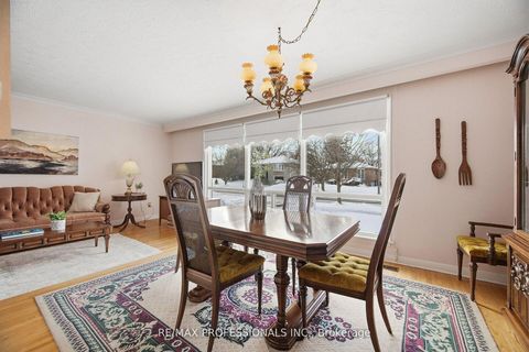 Photo 12 at 7 Pettit Drive, Richview, Toronto
