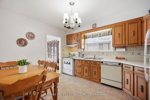 Photo 15 at 7 Pettit Drive, Richview, Toronto