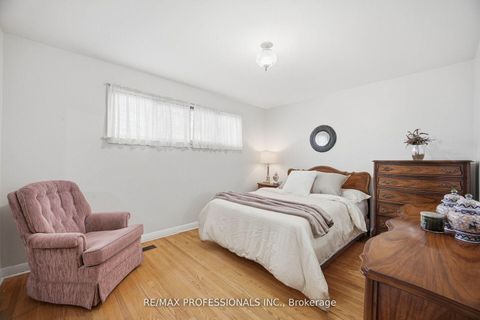Photo 18 at 7 Pettit Drive, Richview, Toronto