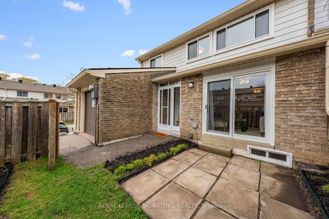 Photo 4 at 20 Crest Fern Way, Don Valley Village, Toronto