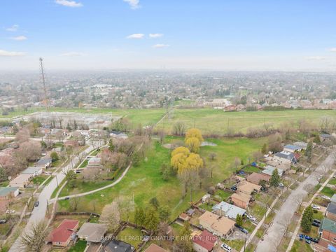 Photo 44 at 20 Crest Fern Way, Don Valley Village, Toronto