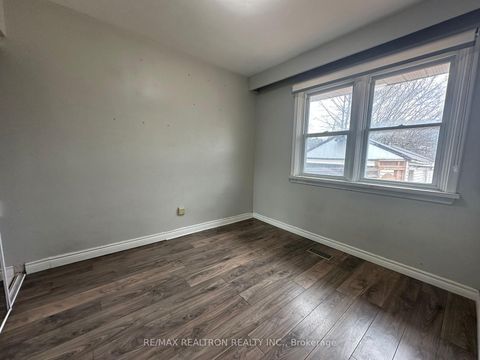 Photo 5 at 125 Treverton Drive, Ionview, Toronto