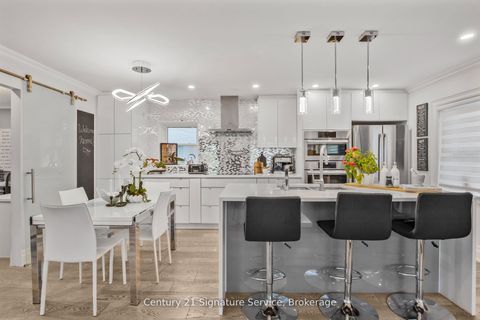 Photo 6 at 33 McIntosh Avenue, Queensway, Toronto