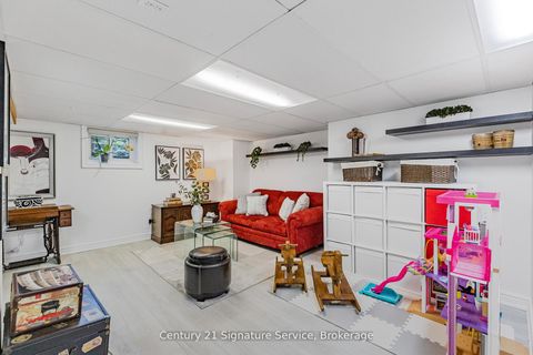 Photo 15 at 33 McIntosh Avenue, Queensway, Toronto