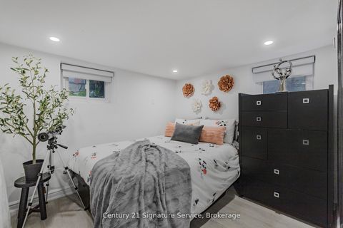 Photo 20 at 33 McIntosh Avenue, Queensway, Toronto