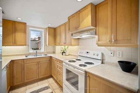 Photo 9 at 201 - 645 Millwood Road, Mount Pleasant East, Toronto